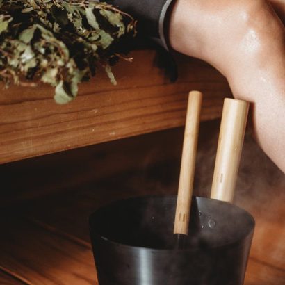 Saunafata með skafti, úr svörtu ál. - Image 3